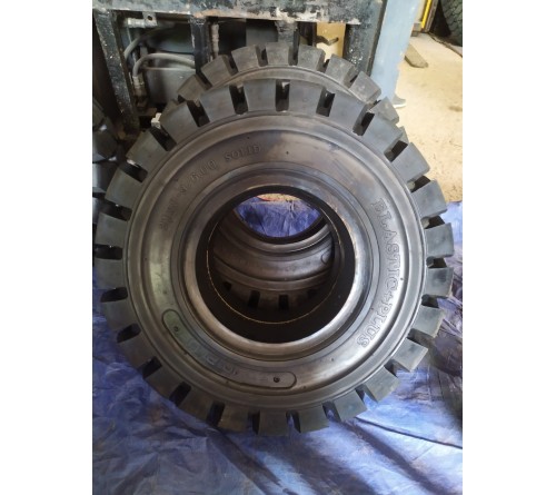 Lốp đặc 21x8-9 Solid Plus Solitech Thái Lan - Lốp xe nâng điện giá rẻ