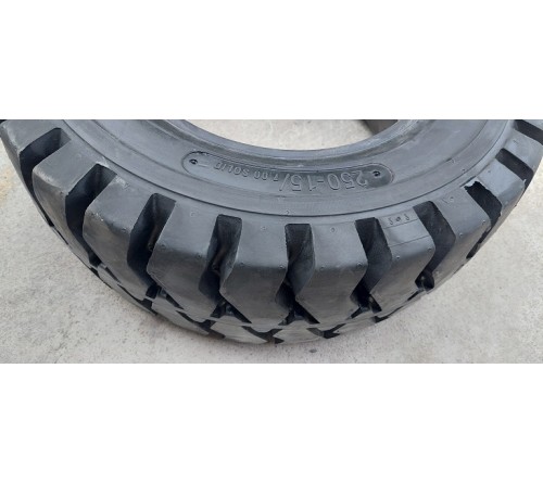 Lốp đặc 250-15 Solid Plus Thái Lan - Lốp trước xe nâng 3.5 tấn