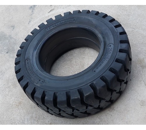 Lốp đặc 250-15 Solid Plus Thái Lan - Lốp trước xe nâng 3.5 tấn