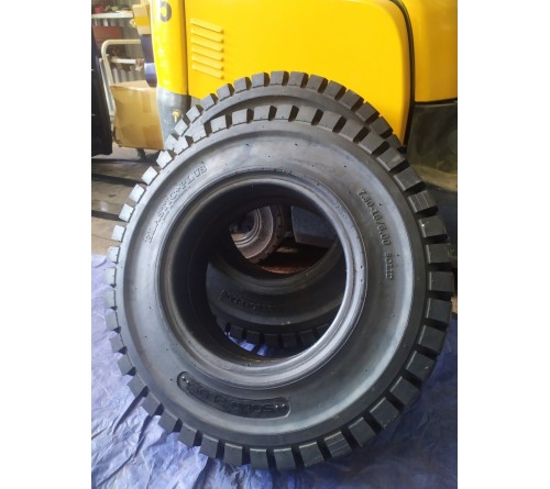 Lốp đặc 7.50-16 Solid Plus Thái Lan