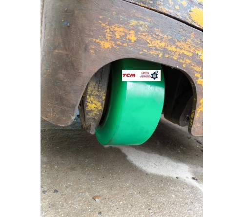 Thay bánh lái PU và bánh cân bằng PU cho xe nâng điện đứng lái 1.5 tấn Komatsu FB15RW-14 tại Đan Phượng, Hà Nội