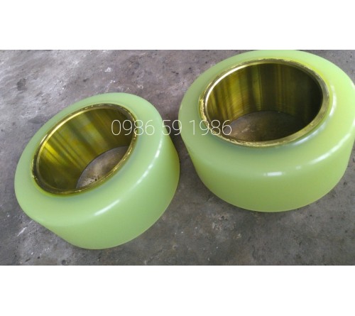 Thay bánh PU xe nâng điện Komatsu 2 tấn FB20RL