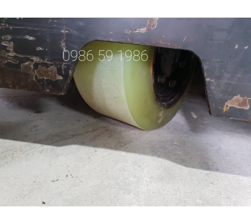 Thay bánh PU xe nâng điện Komatsu 2 tấn FB20RL