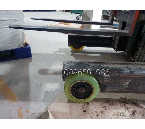 Thay bánh PU xe nâng điện Komatsu 2 tấn FB20RL