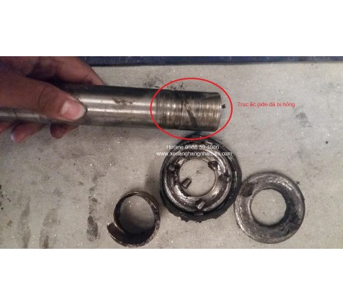Đại tu sửa chữa cầu sau - khung gầm - khung dí xe nâng 2.5 tấn TCM FD25T3, FD25T3Z, FD25T6