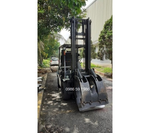 Sục rửa bình dầu diesel xe nâng kẹp giấy 3.5 tấn