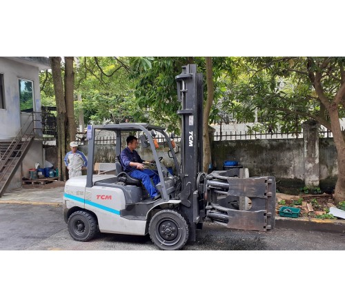 Sục rửa bình dầu diesel xe nâng kẹp giấy 3.5 tấn