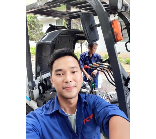 Sục rửa bình dầu diesel xe nâng kẹp giấy 3.5 tấn