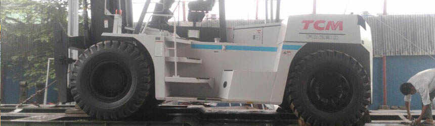 Bàn giao xe nâng 23 tấn TCM FD230-2 và xe nâng 25 tấn TCM FD250-3 tại Bình Dương và TPHCM