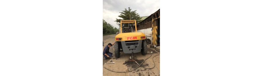 Bàn giao xe nâng 10 tấn TCM Nhật Bản, mới 100% tại TPHCM T8/2017