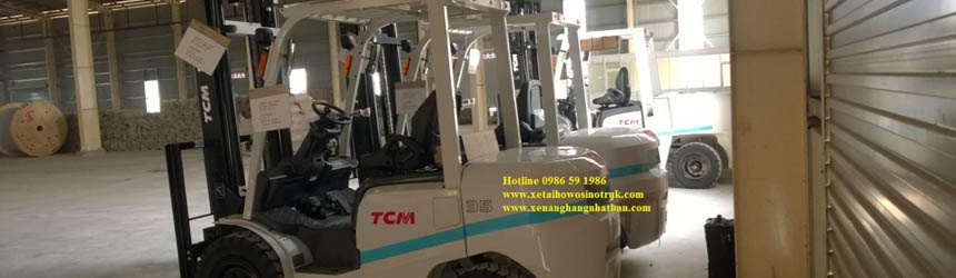 Xe nâng cũ thưa khách