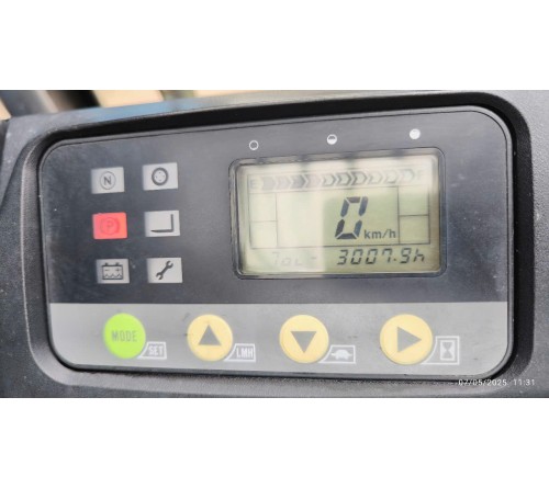 Xe nâng điện Komatsu 1.5 tấn 3.7 mét chui công FB15-12, bình điện Hitachi VSFL402 đời 2021, mới chạy 3000 giờ