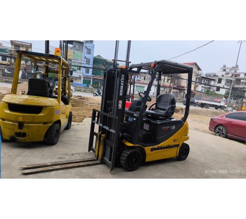Xe nâng điện Komatsu 1.5 tấn 3.7 mét chui công FB15-12, bình điện Hitachi VSFL402 đời 2021, mới chạy 3000 giờ