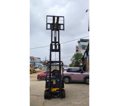 Xe nâng điện Komatsu 1.5 tấn 3.7 mét chui công FB15-12, bình điện Hitachi VSFL402 đời 2021, mới chạy 3000 giờ