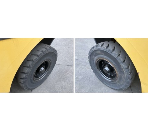 Xe nâng Nhật bãi 2.5 tấn Komatsu FD25C-17, nâng cao 4 mét, dịch giá, số sàn, sản xuất tại Nhật Bản 11/2009
