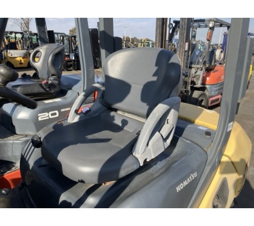 Xe nâng dầu 2.5 tấn Komatsu FD25T-17 dịch giá nâng cao 3m, sản xuất tại Nhật Bản 2011, mới chạy 430 giờ