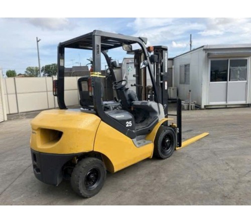 Xe nâng 2.5 tấn Komatsu chui công 4 mét 3 tầng nâng FD25T-17 máy 4D94LE 2016