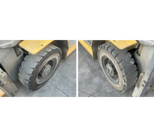 Xe nâng Nhật bãi 2.5 tấn Komatsu FD25T-17 4D94LE, chiều cao nâng 4m, dịch giá, SX tại Nhật Bản 2012