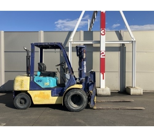 Xe nâng 2.5 tấn Komatsu số sàn lốp kép gật gù FD25W-12 4D94 1998 đã qua sử dụng