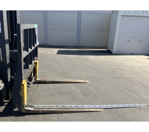 Xe nâng Nhật bãi 3 tấn Komatsu FD30T-15, 3 mét gật gù, sản xuất 2003/09