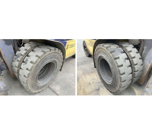 Xe nâng Nhật bãi 4 tấn Komatsu FD40W-7 gật gù lốp kép số sàn