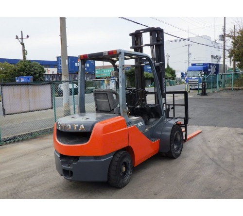 Xe nâng 3.5 tấn Toyota 50-8FDJ35 máy 2Z gật gù lốp kép số sàn