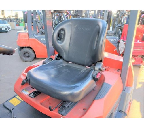 Xe nâng điện ngồi lái 2.5 tấn Toyota 7FB25 chui công dịch giá 5 mét, đã qua sử dụng, bình điện 600Ah VSDX600MH Hitachi, sản xuất tại Nhật Bản 2016/09