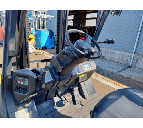 Xe nâng điện ngồi lái 2 tấn Toyota 8FB20 4 mét bình điện VSDX450M sản xuất Nhật Bản 2018