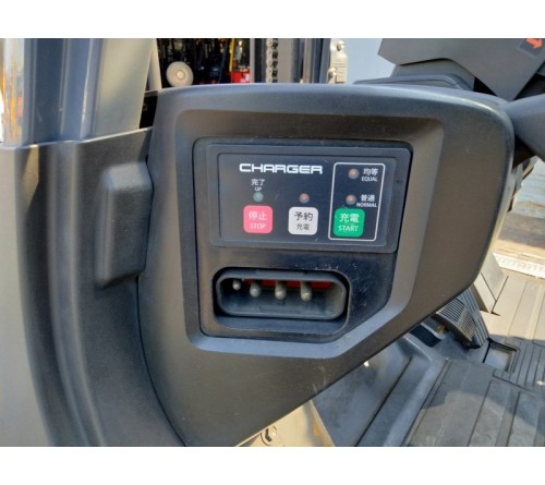 Xe nâng điện ngồi lái 2 tấn Toyota 8FB20 4 mét bình điện VSDX450M sản xuất Nhật Bản 2018