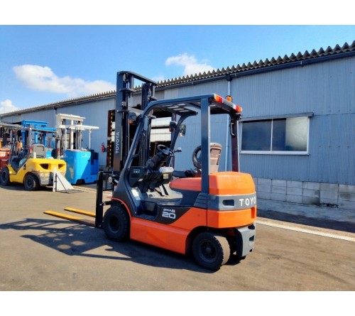 Xe nâng điện ngồi lái 2 tấn Toyota 8FB20 4 mét bình điện VSDX450M sản xuất Nhật Bản 2018