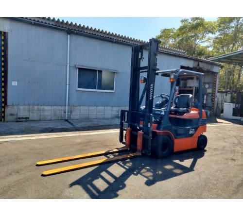 Xe nâng điện ngồi lái 2 tấn Toyota 8FB20 4 mét bình điện VSDX450M sản xuất Nhật Bản 2018