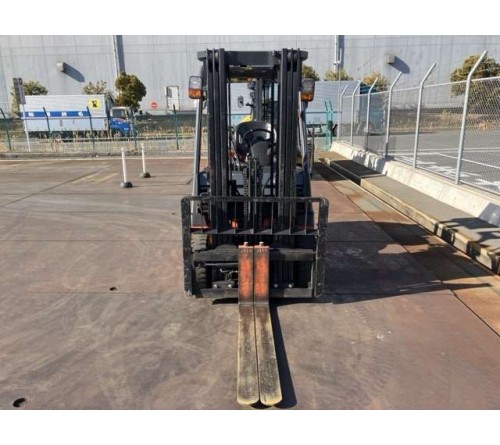 Xe nâng điện 2.5 tấn 4m5 chui công dịch giá Toyota 8FB25, bình 565Ah, sản xuất tại Nhật Bản năm 2021