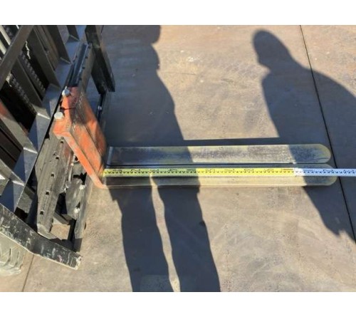 Xe nâng điện 2.5 tấn 4m5 chui công dịch giá Toyota 8FB25, bình 565Ah, sản xuất tại Nhật Bản năm 2021