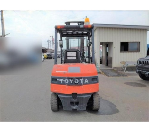 Xe nâng điện ngồi lái 2.5 tấn Toyota 8FB25, chiều cao nâng 4 mét, dịch giá, bình điện GS VGD565, sản xuất tại Nhật Bản 12/2019