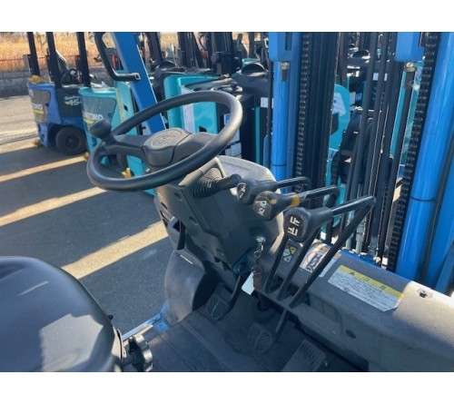 Xe nâng điện ngồi lái 2.5 tấn TCM FB25-8 VFHM400 side shift VTDX565MH chui công dịch giá