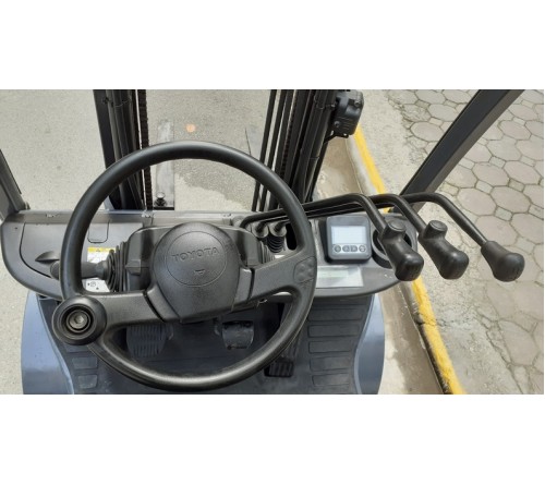 Xe nâng  cũ 1.5 tấn Toyota, model 02-8FD15