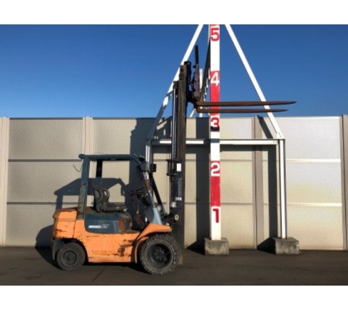 Xe nâng 2.5 tấn Toyota 7FD25 động cơ 2Z - Xe nâng gật gù, lốp kép, số sàn