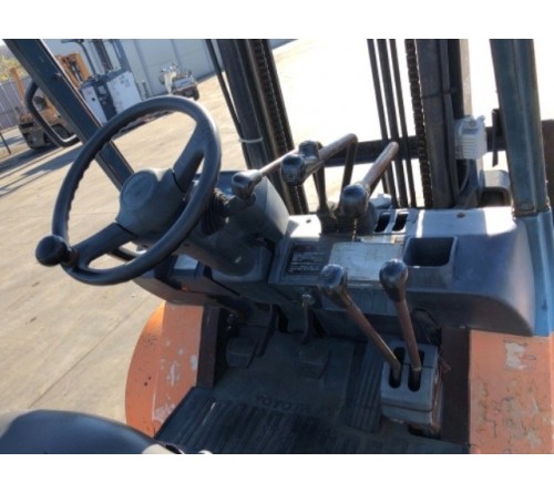 Xe nâng 2.5 tấn Toyota 7FD25 động cơ 2Z - Xe nâng gật gù, lốp kép, số sàn