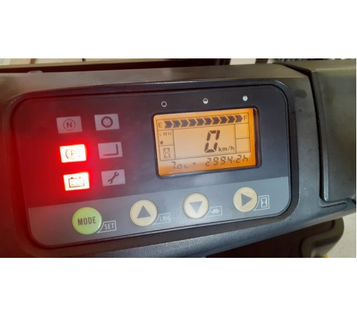 Xe nâng điện Komatsu 1.5 tấn, nâng cao 4 mét, đời cao 2013 - Ắc quy Kobe Hitachi 48V 402Ah VSFL402 - Xe đã qua sử dụng tại Nhật Bản