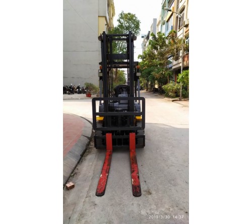 Xe nâng Komatsu 2.5 tấn FD25T-17 GẬT GÙ - T6/2012 - Kiểm đỏ nhập Nhật - 7340h