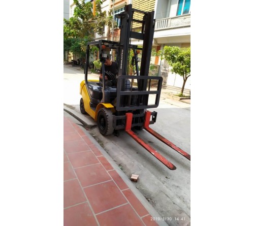 Xe nâng Komatsu 2.5 tấn FD25T-17 GẬT GÙ - T6/2012 - Kiểm đỏ nhập Nhật - 7340h