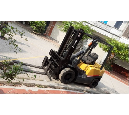 Xe nâng 2.5 tấn gật gù, số tự động, TCM FD25T3 TD27