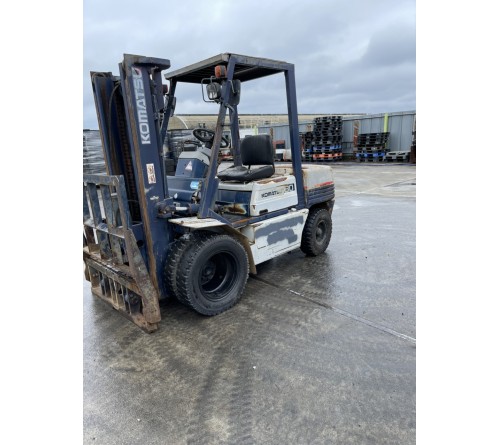 Xe nâng Komatsu 3 tấn, FD30-11, lốp kép, số sàn, gật gù - Nhập Nhật 10/2021