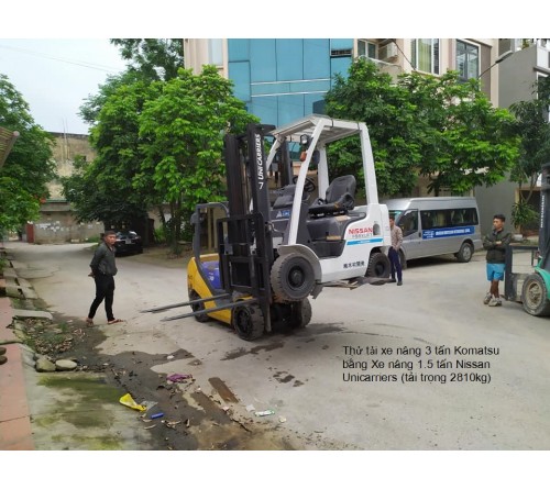 Xe nâng Komatsu 3 tấn đã qua sử dụng - FD30NT-16 Động cơ 4D94LE - SX T8/2006 - Nhập Nhật T4/2019