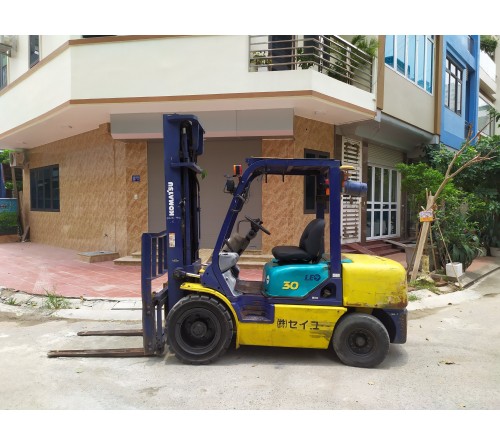Xe nâng cũ 3 tấn Komatsu FD30T-12 - 4 mét - dịch giá - Lốp đặc - Số tự động