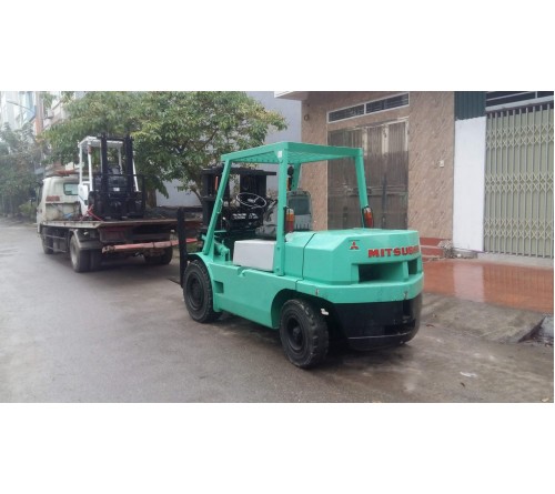 Xe nâng cũ 4 tấn Mitsubishi Nhật Bản - 4 mét - chui công - 3 tầng nâng