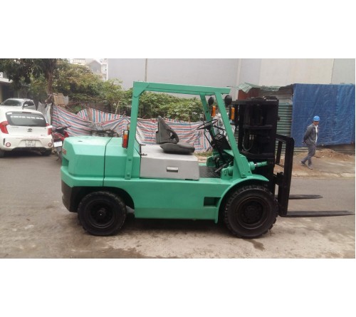 Xe nâng cũ 4 tấn Mitsubishi Nhật Bản - 4 mét - chui công - 3 tầng nâng