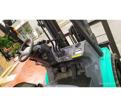 Xe nâng cũ 3 tấn chui công dịch giá - Hãng Mitsubishi FG30T - 2004 - SX Nhật Bản - Đăng kiểm T4/2019