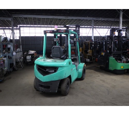 Xe nâng 3 tấn Mitsubishi FD30T đời cao 2015 Nhật Bản
